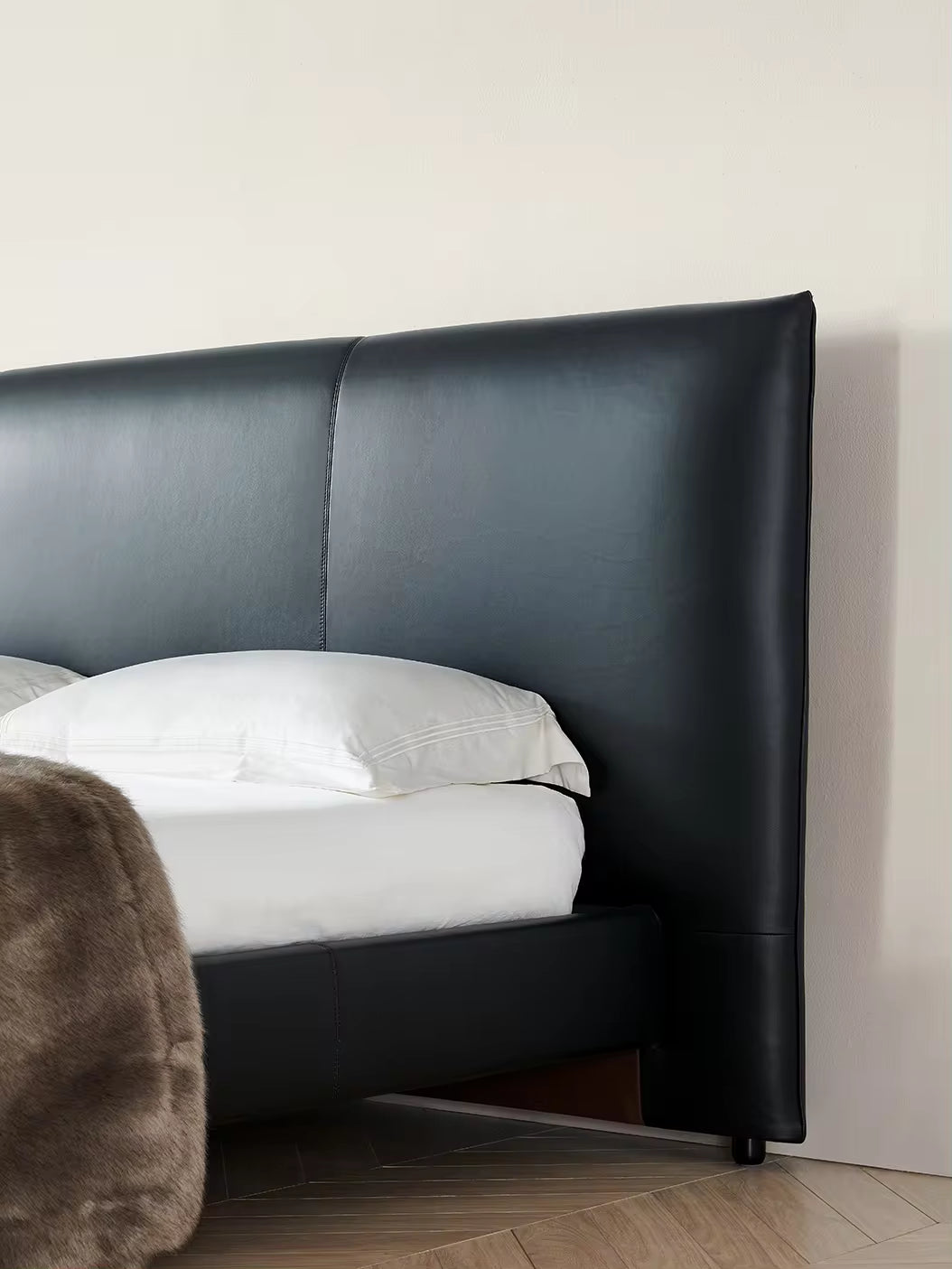 Luxurious King Size Modern Bedroom Set with Leather Bed