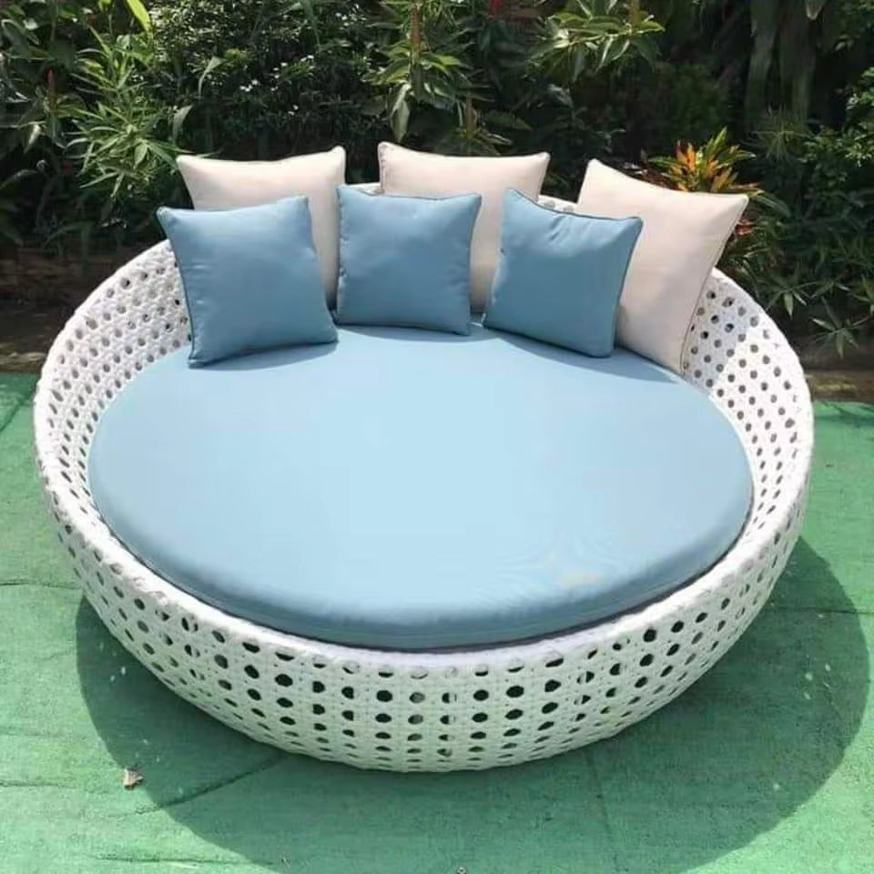 Luxurious Poolside Plastic Chair for Hotel and Resort Decoration