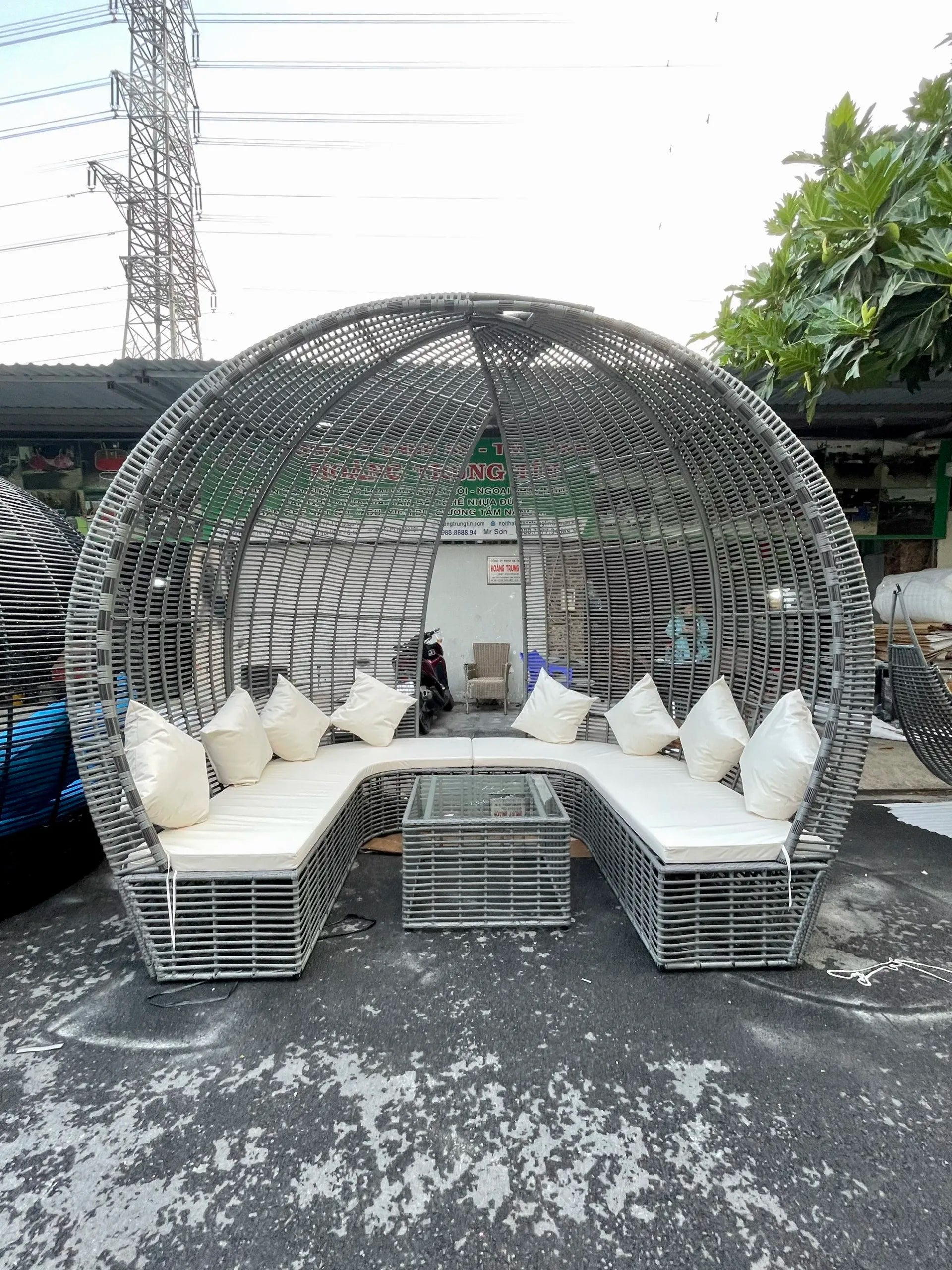 Luxurious Poolside Plastic Chair for Hotel and Resort Decoration