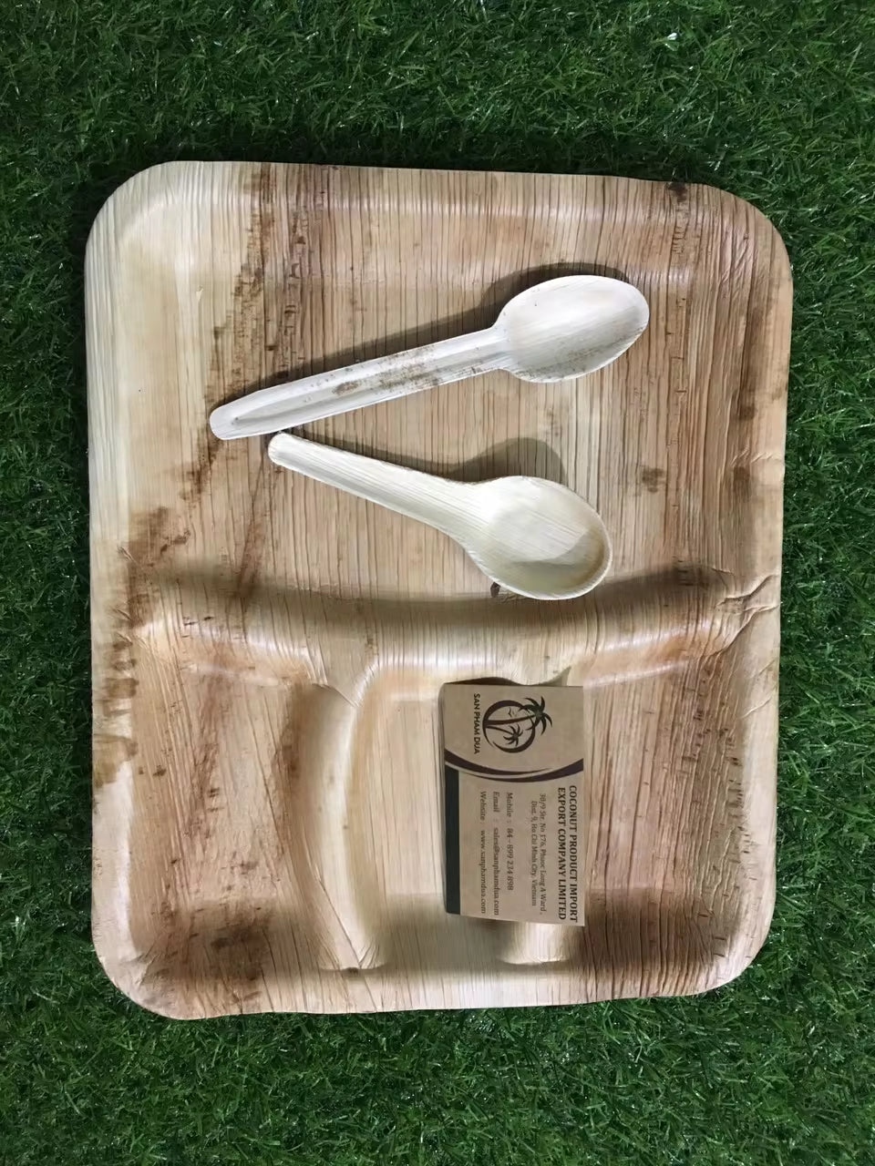 Vietnam Natural Areca Palm Leaf Disposable Dishes - Biodegradable Dinnerware for Kitchen