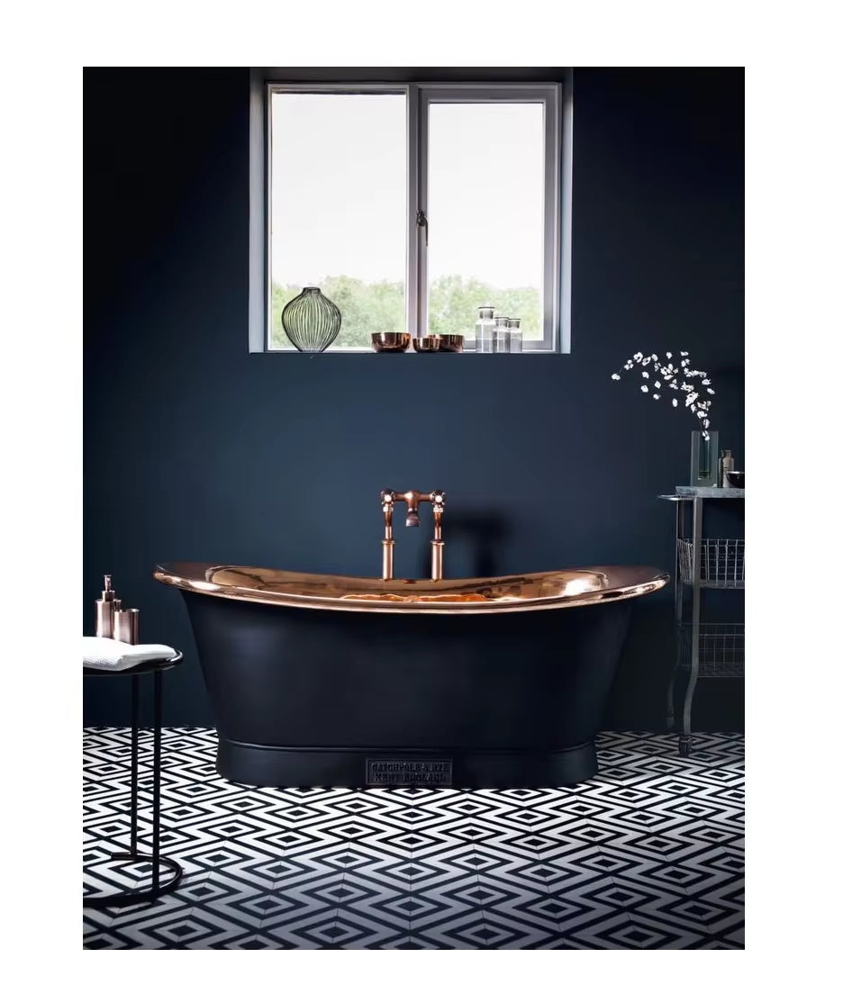Luxurious Antique Copper Bathtub - Free Standing Soaking Tub